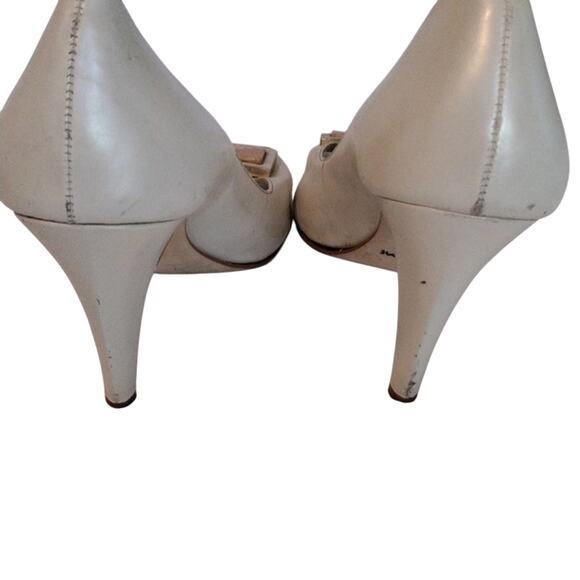 BCBG Leather Heels Open Toe Pumps Sz 10B Ivory Gold Emblem Accent BCBGirls City - Picture 13 of 16